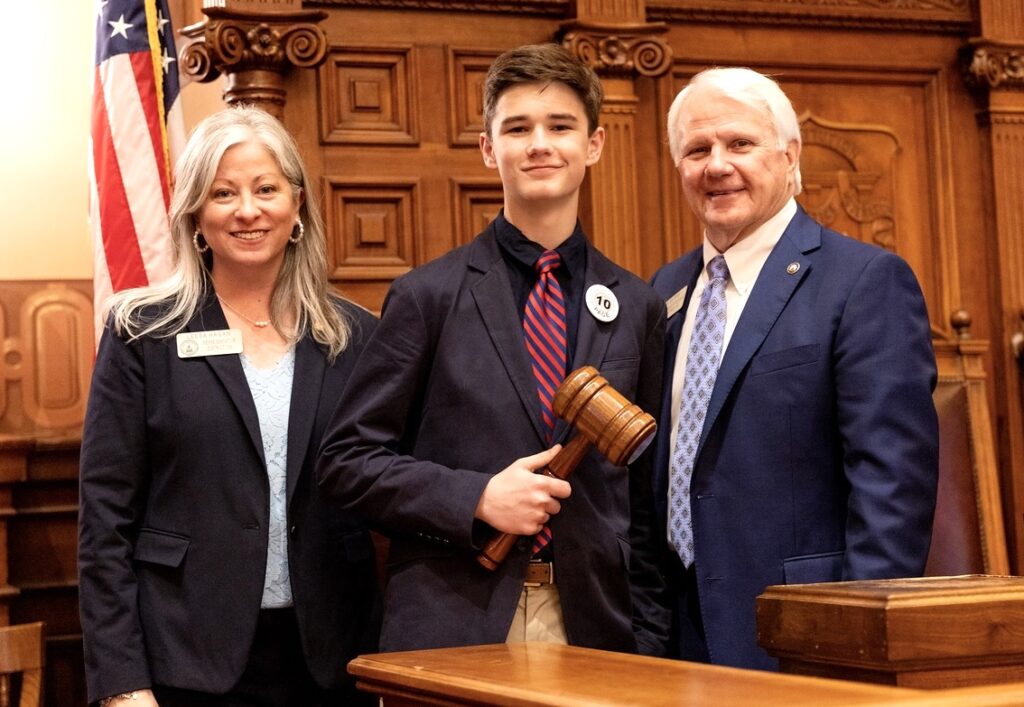 Rep. Leesa Hagan and Speaker Jon Burns in the House Chamber with a Page from Toombs County